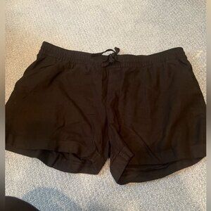 Old Navy Shorts XL great condition black